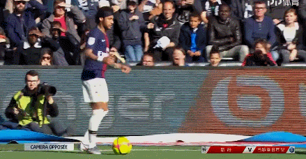 看着都疼！加纳国脚脚踝90度翻转，被日本击败，下轮战玻利维亚