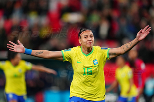 皇马信任18岁天才马斯坦托诺，罗马诺盛赞其未来潜力（18岁新星马斯坦托诺获皇马信赖，罗马诺称其潜力无限）