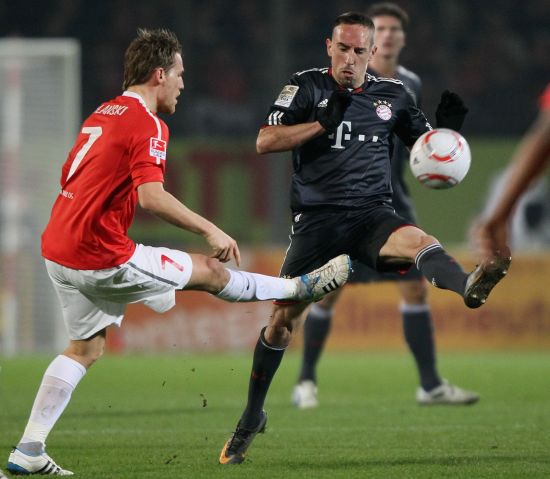 詹姆斯关键时刻稳住节奏（詹姆斯在关键时刻稳控比赛节奏）