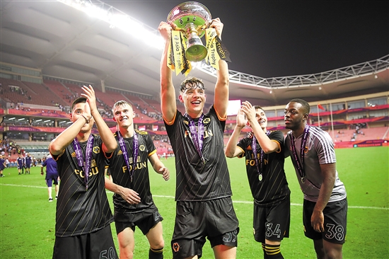 施洛特贝克：开场我们踢得极其松散；替补球员几乎每次都丢球（施洛特贝克：开局散漫；替补登场几乎次次丢球）