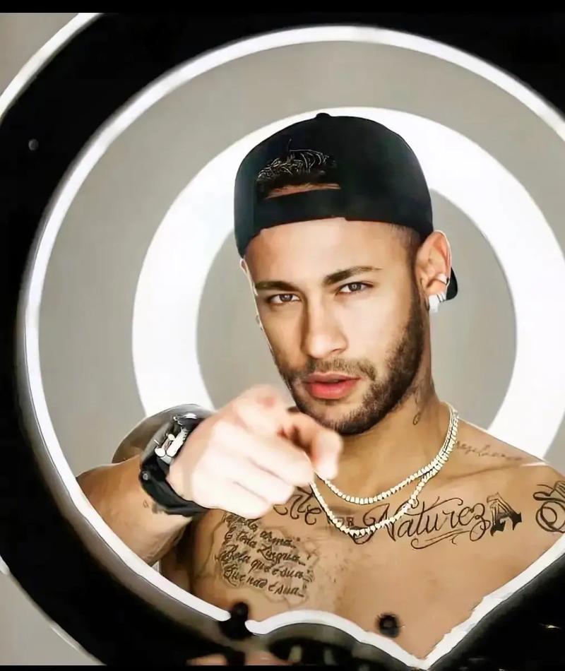 弗里克：也许亚马尔90%的过人都以被犯规告终，但他不会放弃（弗里克：亚马尔过人九成都被犯规，但他依然不放弃）