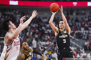 魏翊东：我和谢晖合影是在J联赛现场，被捏造成他要执教国安（魏翊东回应：与谢晖在J联赛的合影被曲解成将执教国安）