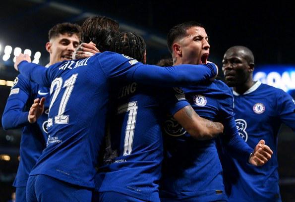 球星连续三次强硬打成（球星三度强硬打进）