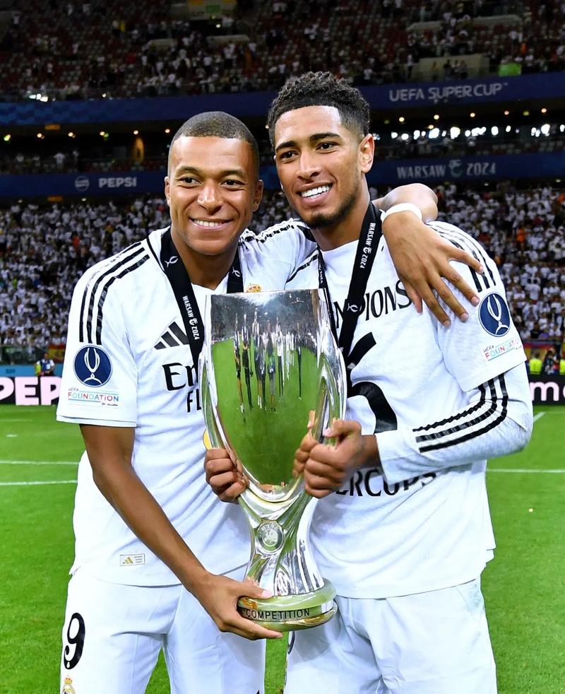 米体：邓弗里斯预计12月中旬回归；姆希塔良、达米安接近复出（米体：邓弗里斯料12月中旬归队；姆希塔良、达米安复出在即）